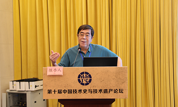 李成智主持闭幕式 李成智主持闭幕式